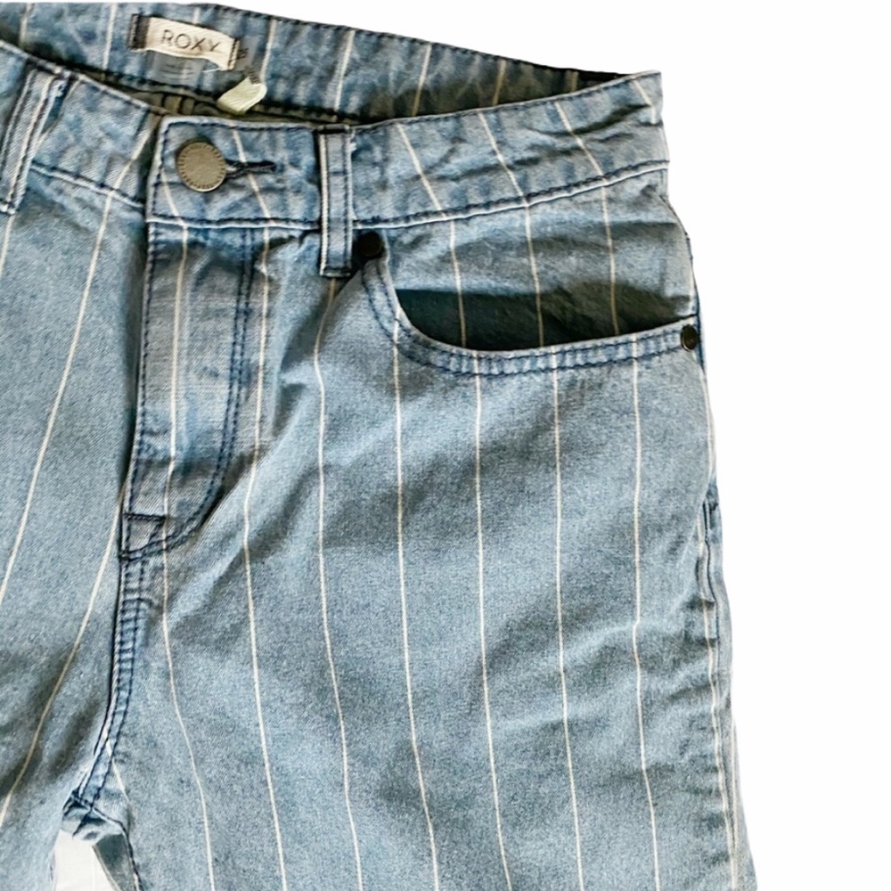 Roxy Relaxed Pinstripe Cropped Capri Jeans Size 25 Light Wash - Picture 6 of 9